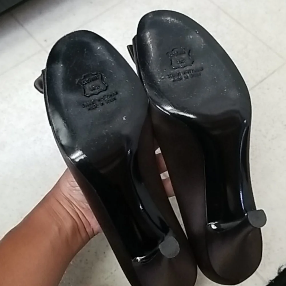 Like New STUART WEITZMAN brown satin peep toe pump